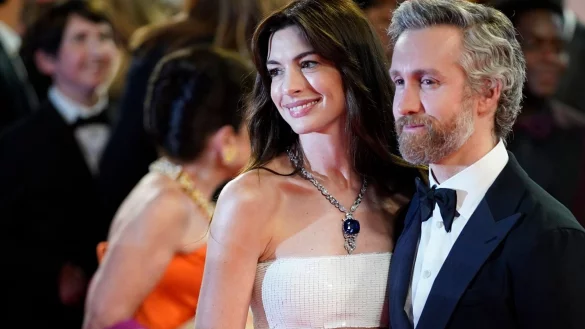 Anne Hathaway kann ihren Mann Adam Shulman nicht f&uuml;r jede Idee begeistern. - &copy; Daniel Cole/AP/dpa