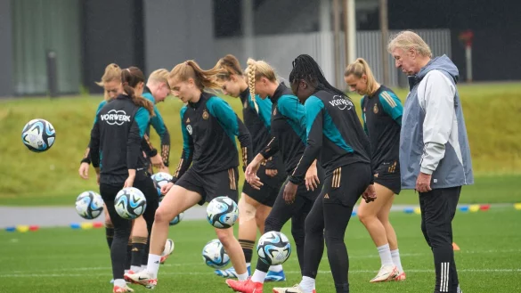Interimstrainer Horst Hrubesch kommt bei den DFB-Frauen gut an. - &copy; Thomas Frey/dpa