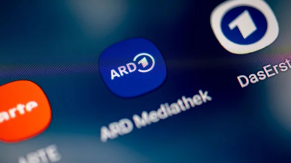 Ein Tablet mit der App der ARD-Mediathek. - &copy; Fabian Sommer/dpa