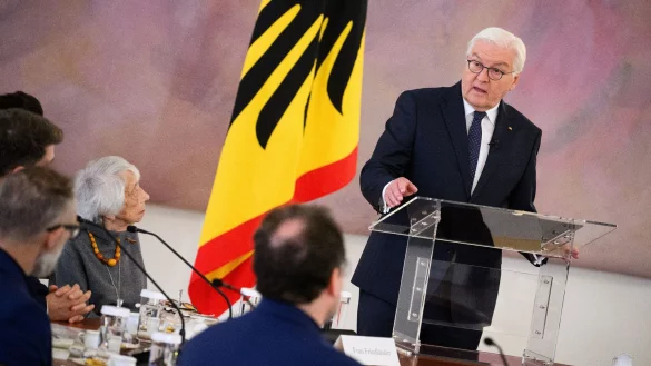 Bundespr&auml;sident Frank-Walter Steinmeier hatte Juden und Muslime, Israelis und Pal&auml;stinenser ins Schloss Bellevue eingeladen. - &copy; Bernd von Jutrczenka/dpa