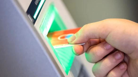 Ein Dispokredit kann bei einigen Kreditinstituten ziemlich teuer werden. - © Thomas Banneyer/dpa