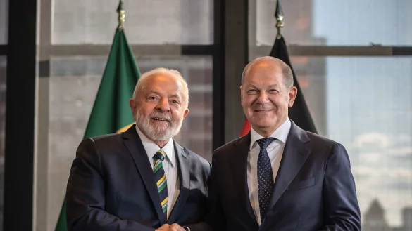 Am Montag trifft der brasilianische Pr&auml;sident Luiz In&aacute;cio Lula da Silva (l) beim geplanten Deutsch-Brasilianischen Wirtschaftsforum in Berlin auf Bundeskanzler Olaf Scholz. - &copy; Michael Kappeler/dpa