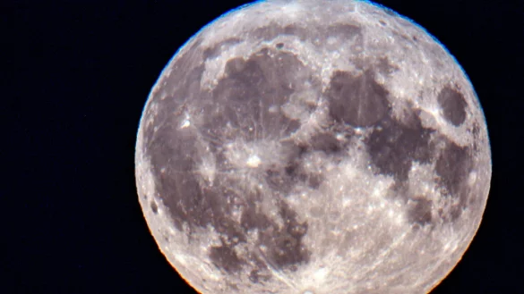 Mehrere Jahrzehnte nach der ersten Mondlandung planen gleich mehrere Nationen neue Mondmissionen. - &copy; Jens B&uuml;ttner/dpa