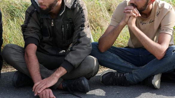 Von Februar an stieg die Zahl unerlaubt eingereister Gefl&uuml;chteter zun&auml;chst kontinuierlich an (Symbolbild). - &copy; Bernd W&uuml;stneck/dpa