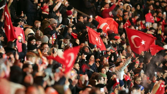 T&uuml;rkische Fans verwandelten das L&auml;nderspiel in Berlin zu einem Heimspiel. - &copy; Christian Charisius/dpa