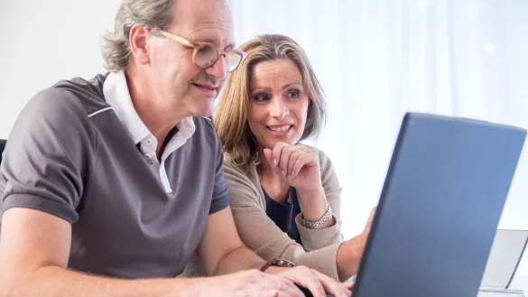 Mit dem Rentensplitting k&ouml;nnen Ehepartner ihre seit Beginn der Ehe gesammelten Rentenanspr&uuml;che partnerschaftlich teilen. - &copy; Christin Klose/dpa-tmn