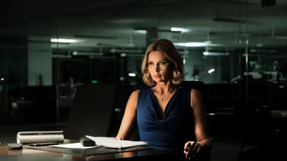 Schlechte Nachrichten &uuml;ber das neue Medikament ersch&uuml;ttern Meg Holmes (Veronica Ferres). - &copy; Philippe Bosse/ZDF/dpa