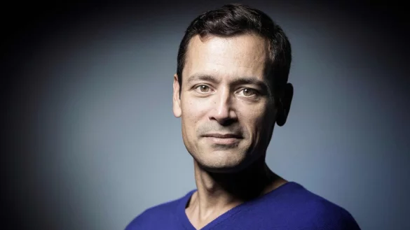 Jean-Baptiste Andrea, Schriftsteller und Regisseur aus Frankreich. Der 52-j&auml;hrige erh&auml;lt den franz&ouml;sischen Literaturpreis Prix Goncourt f&uuml;r seinen Roman &laquo;Veiller sur elle&raquo; ("Pass auf sie auf"). - &copy; Joel Saget/AFP/dpa