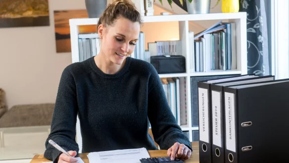 Haben Sie bestimmte Sparziele, die sich in einen kurz-, mittel- und langfristigen Zeithorizont unterteilen lassen? Dann k&ouml;nnte das 3-S&auml;ulen-Sparmodell etwas f&uuml;r Sie sein. - &copy; Benjamin Nolte/dpa-tmn