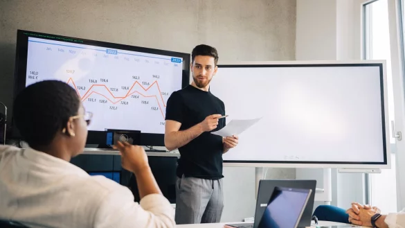 Kann nicht nur in Jobs, in denen man oft Pr&auml;sentationen halten muss, zum Karrierekiller werden: Redeangst. - &copy; Zacharie Scheurer/dpa-tmn