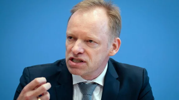 Ifo-Pr&auml;sident Clemens Fuest sieht mehrere Probleme f&uuml;r die deutsche Wirtschaft. - &copy; Kay Nietfeld/dpa