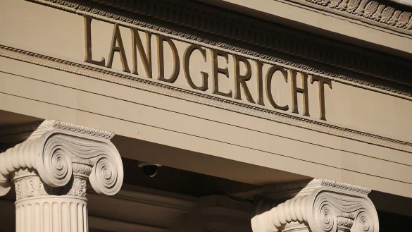 Blick auf das Eingangsportal des Bonner Landgerichts. - &copy; Oliver Berg/dpa