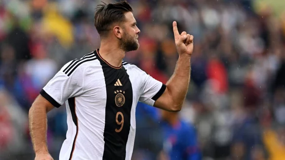 Fliegt mit seinen BVB-Teamkollegen in einem Privatjet aus den USA Richtung Heimat: Niclas F&uuml;llkrug. - &copy; Federico Gambarini/dpa