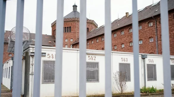 Hauptgeb&auml;ude der Justizvollzugsanstalt Bruchsal. - &copy; Uwe Anspach/dpa