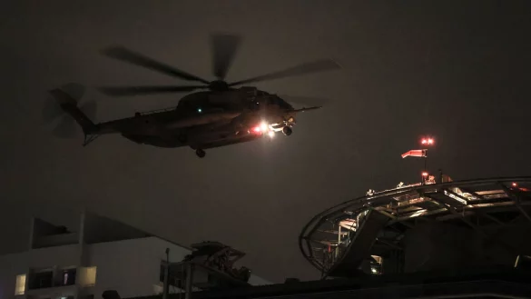 Ein Hubschrauber der israelischen Luftwaffe mit Geiseln, die von der Hamas frei gelassen wurden, an Bord, landet auf einem Krankenhaus in Tel Aviv. (Symbolbild) - &copy; Ilia Yefimovich/dpa