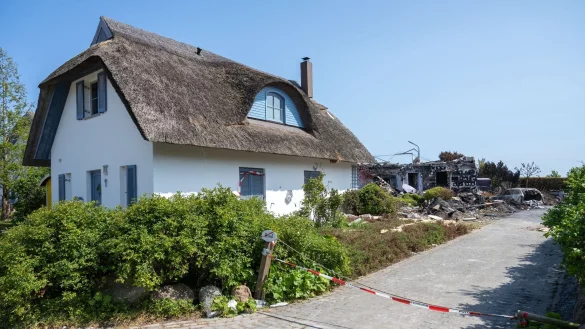 Blick auf die Ungl&uuml;cksstelle: Im Norden der Insel R&uuml;gen kam es zu einer Gasexplosion. - &copy; Stefan Sauer/dpa