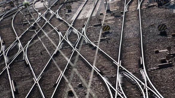 Vorgesehene Milliardenmittel f&uuml;r die Sanierung des Schienennetzes sollen nicht mehr wie geplant aus dem Klima- und Transformationsfonds finanziert werden. - &copy; Sven Hoppe/dpa