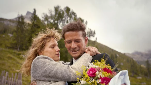 Mit Marie (Julia Franz Richter) beginnt f&uuml;r Andreas Egger (Stefan Gorski) die wohl gl&uuml;cklichste Zeit seines Lebens. - &copy; TOBIS Film GmbH/dpa