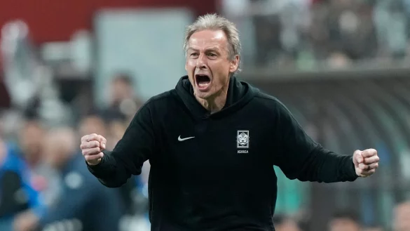 Trainer J&uuml;rgen Klinsmann gewann mit S&uuml;dkorea deutlich gegen Vietnam. - &copy; Ahn Young-joon/AP