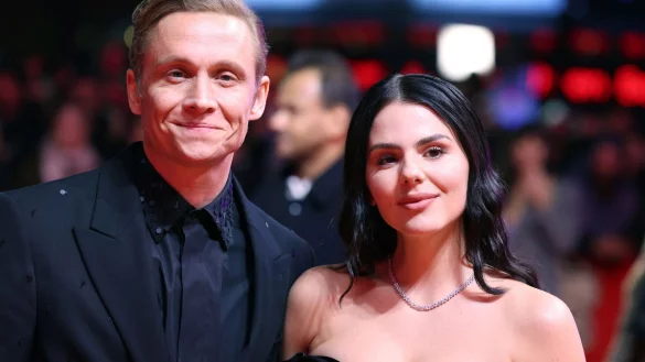 Matthias Schweigh&ouml;fer und seine Lebenspartnerin Ruby O. Fee bei der Er&ouml;ffnung der Berlinale. - &copy; Gerald Matzka/dpa