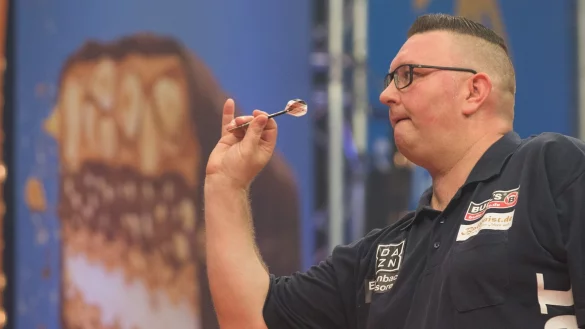 Ist f&uuml;r die Darts-Weltmeisterschaft in London qualifiziert: Dragutin Horvat. - &copy; Friso Gentsch/dpa/Archivbild