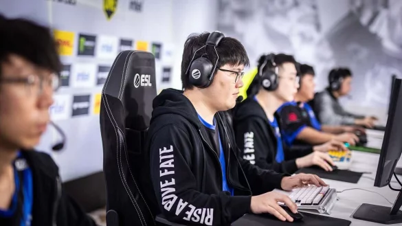 Knapp konnte Azure Ray das Finale des ESL One Kuala Lumpur gegen Gaimin noch drehen. - &copy; Adam Lakomy/ESL/dpa