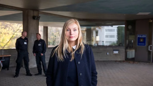 Erneut ermittelt Staatsanw&auml;ltin Judith Schrader (Nadja Uhl) gegen die Organisierte Kriminalit&auml;t - diesmal bei Berliner Sicherheitsfirmen, in dieser Szene des TV-Krimis &laquo;Die J&auml;gerin - Riskante Sicherheit&raquo;. - &copy; Christoph Assmann/ZDF/dpa