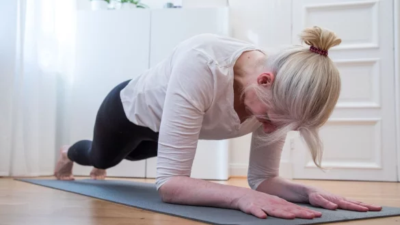 In gerader Linie: Die Plank st&auml;rkt insbesondere die Rumpfmuskulatur. - &copy; Christin Klose/dpa-tmn