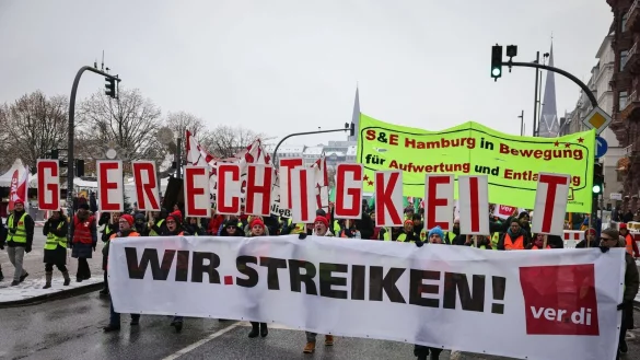 In den vergangenen Wochen sind zahlreiche Besch&auml;ftigte f&uuml;r mehr Einkommen in Warnstreiks getreten. - &copy; Christian Charisius/dpa