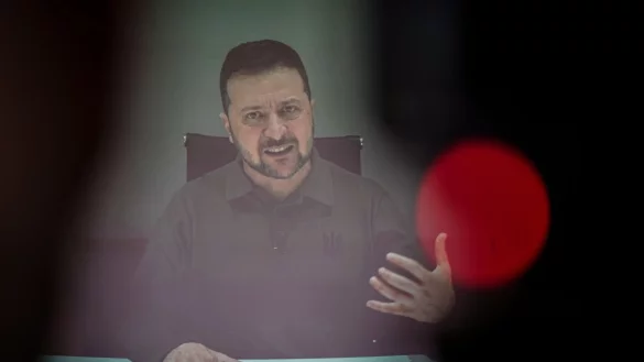 Der ukrainische Wolodymyr Selenskyj bei einer Live&uuml;bertragung zum 6. Deutsch-Ukrainischen Businessforum der DIHK in Berlin. - &copy; Kay Nietfeld/dpa