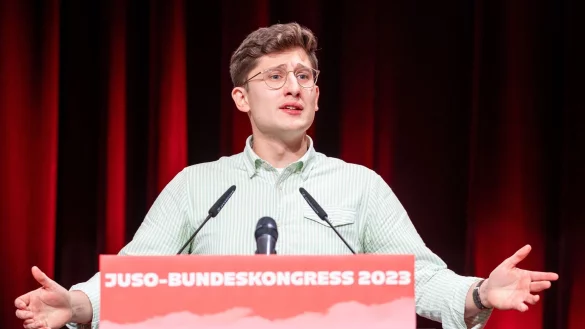 Jusos-Chef Philipp Türmer plädiert dafür, die Schuldenbremse auszusetzen. - © Moritz Frankenberg/dpa