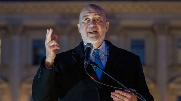 Ron Prosor, Botschafter von Israel in Deutschland, spricht bei einer Kundgebung in Berlin. - &copy; Monika Skolimowska/dpa