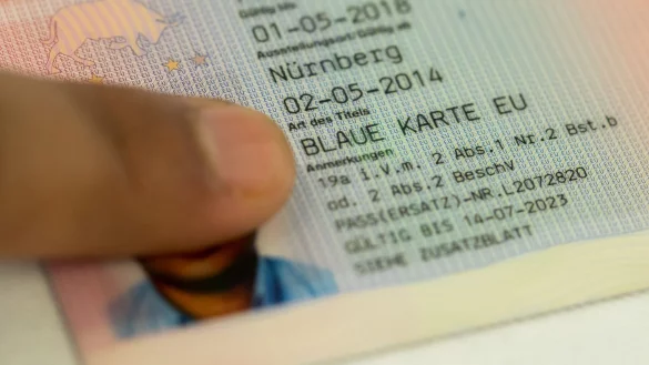 Die Einwanderung für Fachkräfte wird ab November einfacher. - © Daniel Karmann/dpa