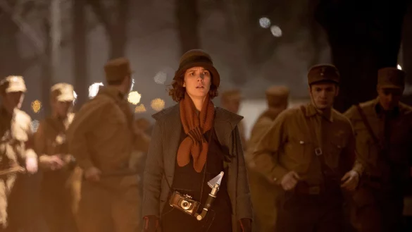 D&uuml;stere Zeiten ziehen auf: Charlotte Ritter (Liv Lisa Fries) zu Beginn der 30er Jahre in Berlin. - &copy; Fr&eacute;d&eacute;ric Batier/X Filme Creative Pool/SKY/ARD Degeto/dpa