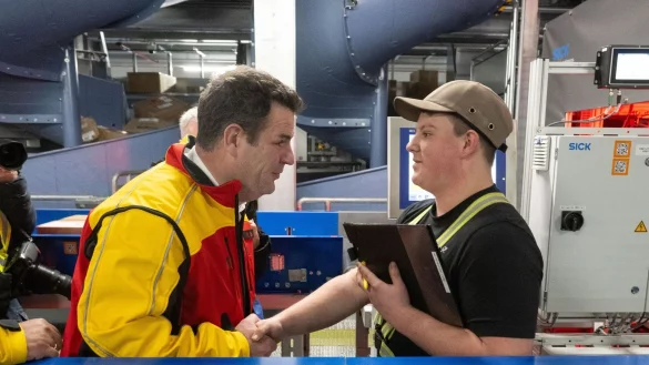 Die Arbeits- und Sozialminister der Länder wollen ebenfalls wie Arbeitsminister Hubertus Heil die Situation der Paketboten verbessern. - © Christophe Gateau/dpa