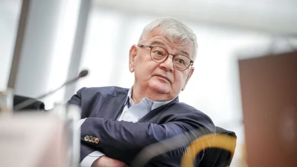 Joschka Fischer (Bündnis 90/Die Grünen) war einst Außenminister. - © Kay Nietfeld/dpa