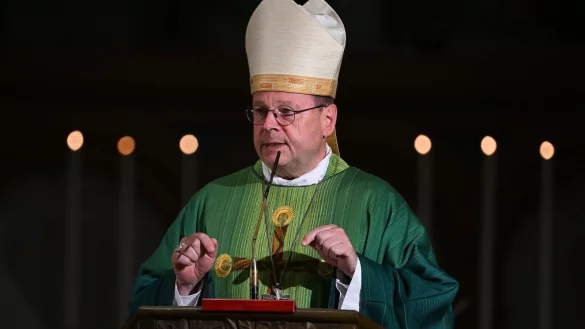 &laquo;Das Vertrauen, vor allem in die katholische Kirche, ist enorm gesunken&raquo;: Bischof Georg B&auml;tzing. - &copy; Arne Dedert/dpa