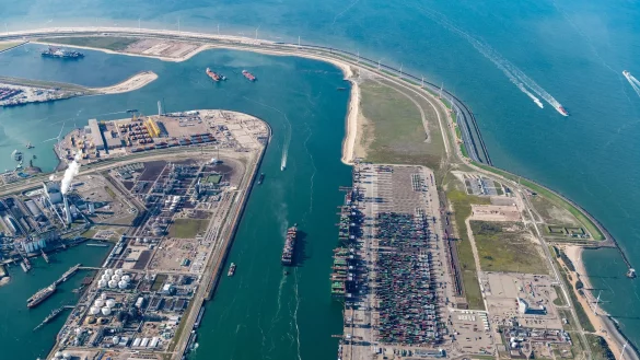 &Uuml;bersicht &uuml;ber den Yangtzekanaal Euromax in den Niederlanden: Zum gro&szlig;en Teil soll Wasserstoff per Schiff im Rotterdamer Hafen ankommen. - &copy; Paul Martens/Martens Multimedia/dpa