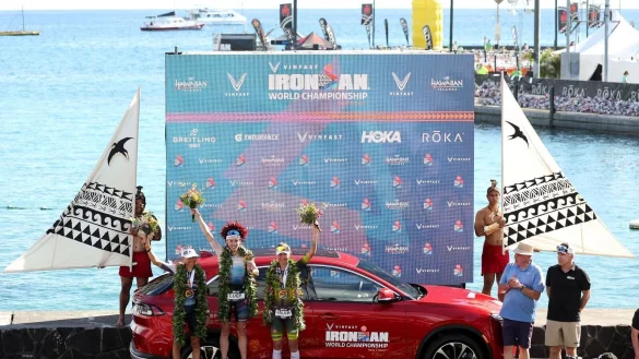 Anne Haug (l) wurde hinter Lucy Charles-Barclay (M.) Zweite. Auf Rang drei kam Laura Philipp. - &copy; Christian Petersen/Getty Images for IRONMAN/dpa