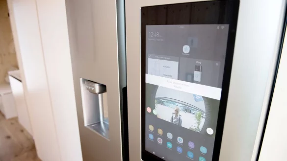 Die EU will vernetzte Geräte wie Kühlschränke besser vor Cyberangriffen schützen. - © Zacharie Scheurer/dpa-tmn/dpa