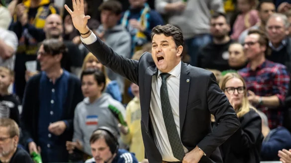 Headcoach Israel Gonzalez und Alba Berlin kassierten gegen Fenerbahce eine Niederlage. - &copy; Andreas Gora/dpa/Archivbild