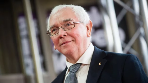 Terence Davies stellt &laquo;A Quiet Passion&raquo; auf der Berlinale vor. Der britische Filmemacher ist im Alter von 77 Jahren gestorben. - &copy; picture alliance / dpa