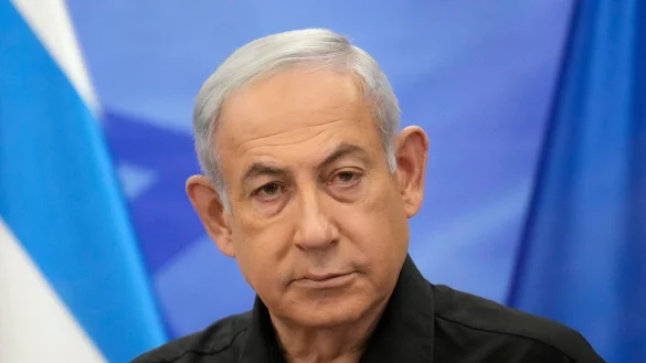 Israels Ministerpr&auml;sident Benjamin Netanjahu will nach dem Angriff der Hamas bisher &ouml;ffentlich keine Fehler eingestehen. - &copy; Christophe Ena/AP Pool/dpa