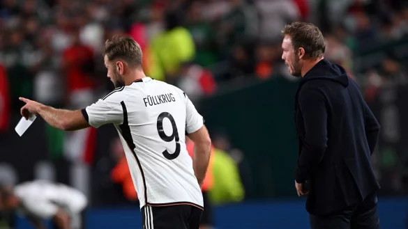 F&uuml;r Bundestrainer Julian Nagelsmann (r) ist F&uuml;llkrug ist auch eine Fix-Gr&ouml;&szlig;e f&uuml;r die kommenden L&auml;nderspiele. - &copy; Federico Gambarini/dpa