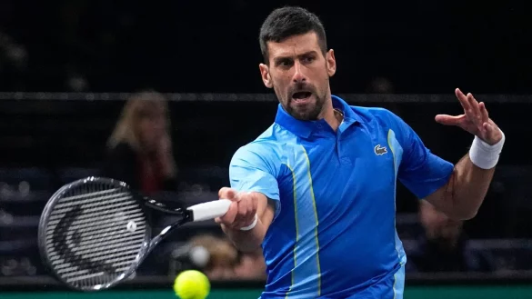 Novak Djokovic setzte sich gegen Andrei Rubljow knapp in drei S&auml;tzen durch. - &copy; Michel Euler/AP/dpa