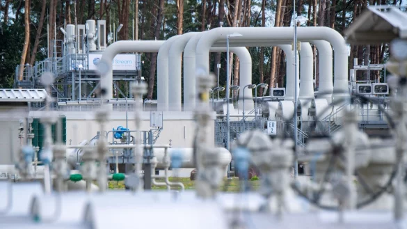 Rohrsysteme und Absperrvorrichtungen in der Gasempfangsstation der Ostseepipeline Nord Stream in Lubmin. - &copy; Stefan Sauer/dpa