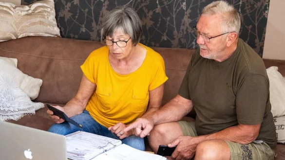 Aktien können den Ruhestand vergolden. Mit einem passenden Auszahlplan holen sich Rentner monatlich einen gewissen Betrag von der Börse. - © Benjamin Nolte/dpa-tmn