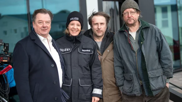 Die Schauspieler Peter Kurth (l-r), Katrin Wichmann, Bjarne M&auml;del und Matthias Brandt am Set von "S&ouml;rensen hat Angst". - &copy; Sina Schuldt/dpa