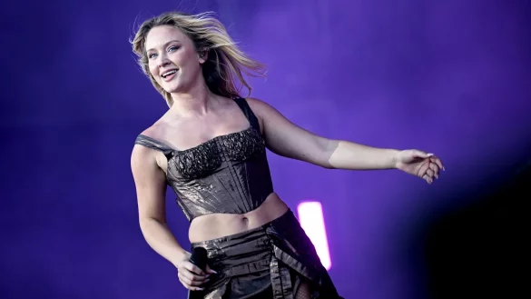 S&auml;ngerin Zara Larsson beim Lollapalooza Festival 2023 in Berlin. - &copy; Britta Pedersen/dpa