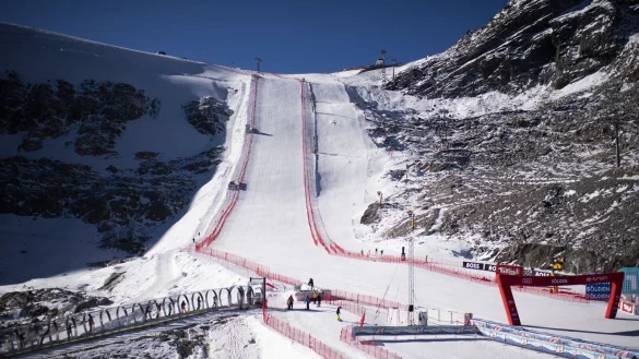 Auch vor dem diesj&auml;hrigen Weltcup-Start stehen Klima- und Umweltthemen mehr im Fokus als der Sport. - &copy; Gian Ehrenzeller/Keystone/dpa